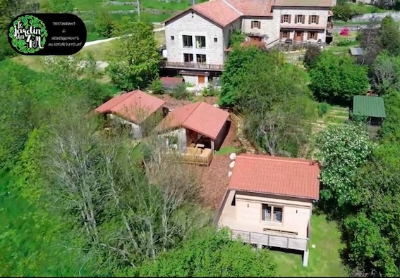 Gites Chambres Dhotes Loire 42 Une grande maison et des chalets en pleine nature