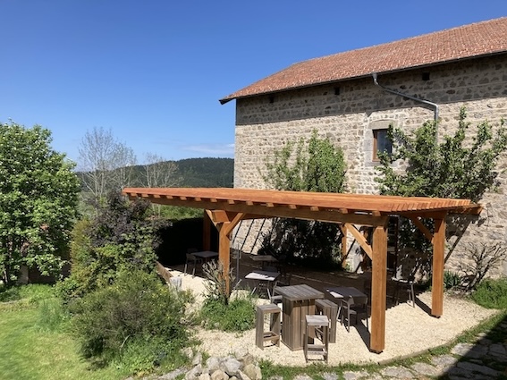 Gites Chambres Dhotes Loire 42 Une grande maison et des chalets en pleine nature