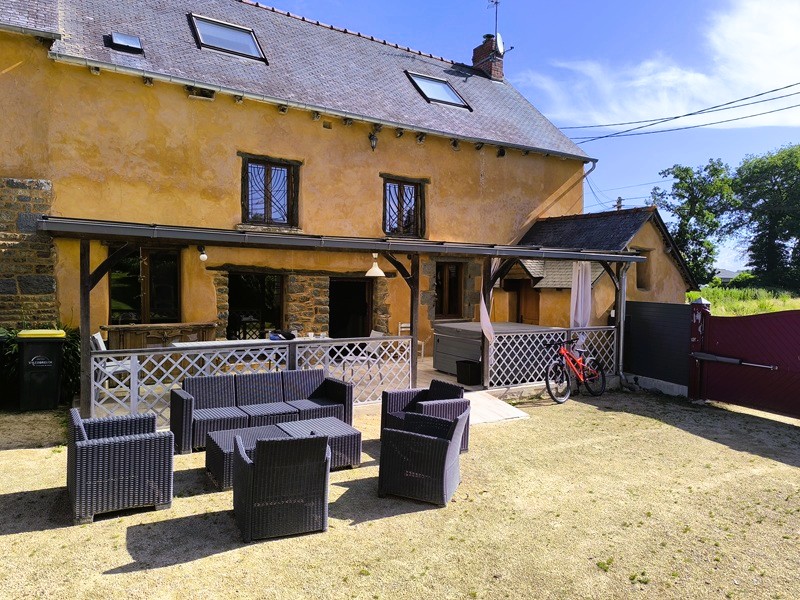 Gites Chambres Dhotes Ille-et-Vilaine 35 Gîtes XL 30 places : piscines, jacuzzi, hammam