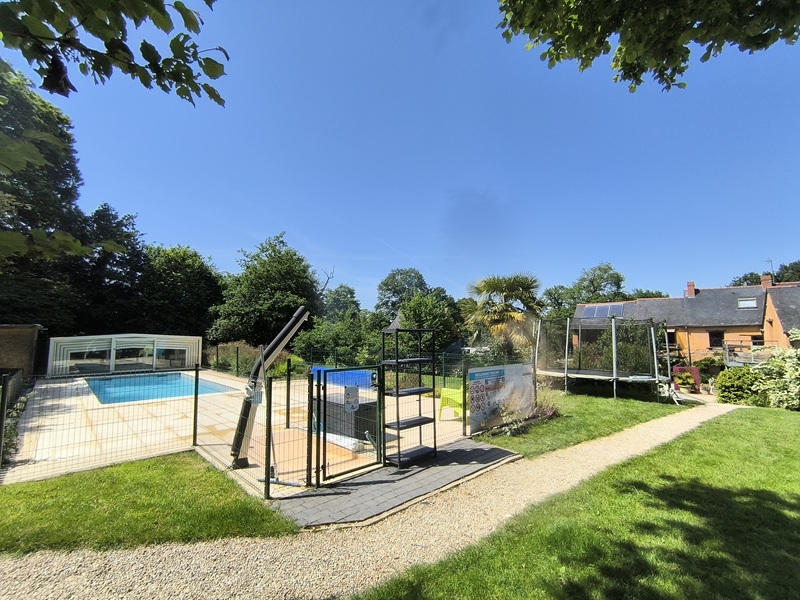 Gites Chambres Dhotes Ille-et-Vilaine 35 Gîtes XL 30 places : piscines, jacuzzi, hammam