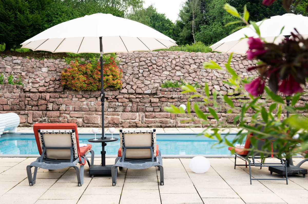 Gites Chambres Dhotes Vosges 88 Gîte de groupe isolé avec piscine chauffée